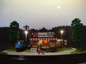 昭和の駄菓子屋（看板の店名変更します）＋ミゼット（1959年式・錆塗装）＋街灯のある小路☆ジオラマ完成品・ライトアップ☆クリアケース付