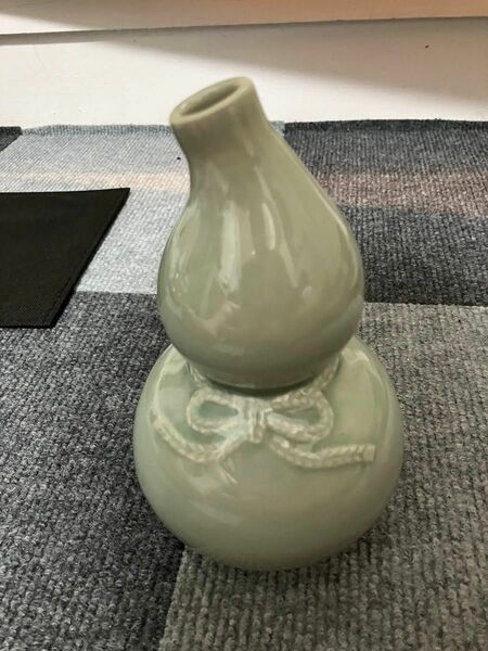 青磁のひょうたん型の酒瓶？花瓶？