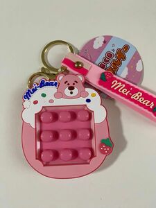 【momoi様専用】プッシュポップ 無限プチプチ キーホルダー くまいちご＆ダイナソー 2個まとめ売り