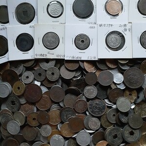 日本のコインいろいろまとめて2kg以上 古銭大量雑銭 銀貨 青銅貨 アルミ貨 黄銅貨 錫貨 穴銭 明治 大正 昭和 ホルダー入り コンパクト発送