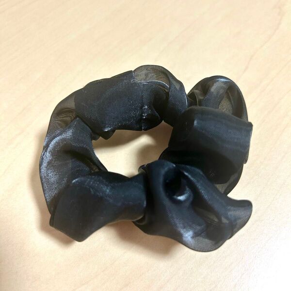 黒シュシュ