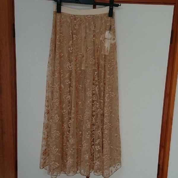 リリーブラウン オリエンタル刺繍スカート