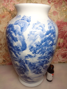 ◆「即決」在銘(琴？)花瓶：飾り壺・山水図 風景図・有田焼 染付・サイズ直径23㌢高さ37㌢◆372