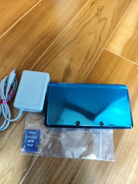 Nintendo 3DS 　本体　アクアブルー　と　充電アダプター