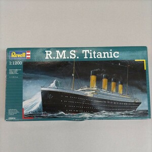  not yet constructed goods RevellR.M.S.Titanic1/1200( outer box . scrub scratch dent white pulling out etc., middle. vinyl sack . crack. damage equipped )