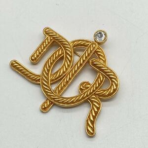  beautiful goods *Christian Dior emblem Logo rhinestone corsage brooch Gold accessory lady's 