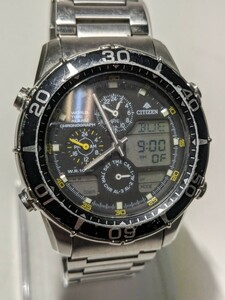【M147】【稼働品・電池交換済み】 CITIZEN シチズン C300-T009603 プロマスター QZ デジアナ文字盤 メンズ腕時計