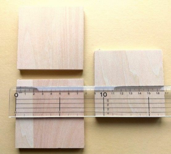 端材、小さな正方形３枚■木材、板材77mm四方 厚さ９mm