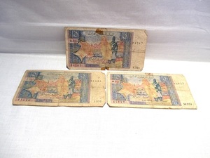 ★1円～★外国紙幣　旧紙幣　アルジェリア紙幣　5ディナール　3枚