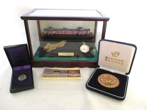 JR東日本旅客鉄道株式会社 　模型ガラスケース入り、純銀製ピンバッチ、タイピン、メダル　まとめて