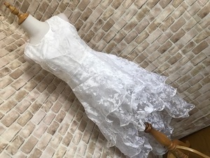 h01031●ドレスワンピース　衣装　フィッシュテール　オーガンジー　ホワイト　花模様　L