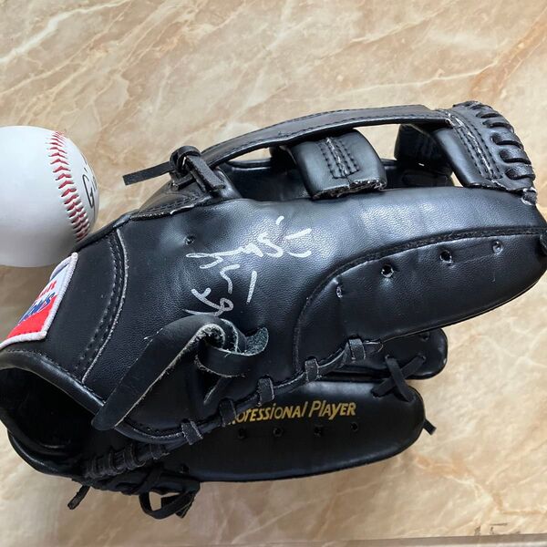ヤクルトスワローズ 小川投手 サイン入りグローブ