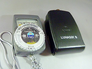 ☆ゴッセン LUNASIX 3 CDS露出計 動作確認済 精度良好 美品 電池・革ケース・チェーンストラップ付