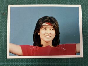 【レア】石川秀美　写真(当時物) 赤　バンダナ　両手　　昭和タレント　80年代アイドル 