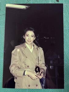 [ ultra rare ] pine slope .. photograph to wrench o-la close . Showa era woman super Showa era star 