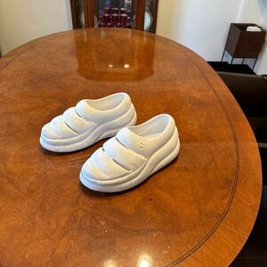 ugg サンダル　サイズ8 ホワイト　アグ