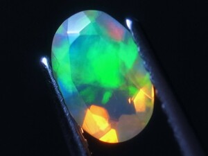 0.61ct a 新品・天然オパール・オーバルカットルース エチオピア・ウェロ地区産