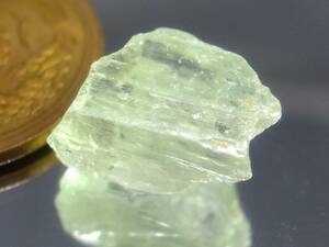 10.57ct 新品・天然ヒッデナイト(Hiddenite）原石 ブラジル産