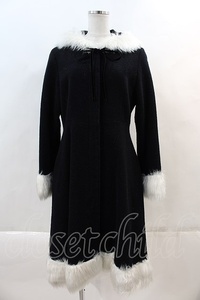 MAM / fur pompon coat black X white I-24-05-24-117-LO-CO-HD-ZI