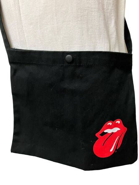 美品 Rolling Stones ローリングストーンズ サコッシュ 黒 ショルダー バッグ ロック バンド xpv
