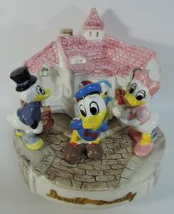 TM01 Showa Retro # Donald * Duck Family ceramics made music box # daisy /hyu-i/te.-i