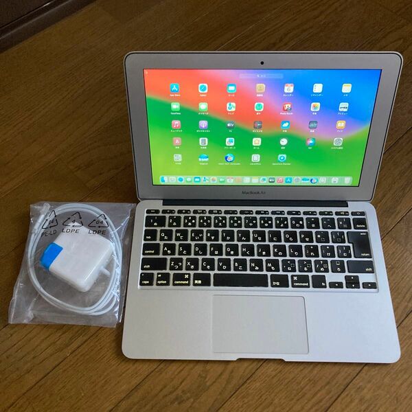 MC969J/A：MacBook Air11.6、1.6GHz Core i5、4GB、SSD128GB、アダプター付き