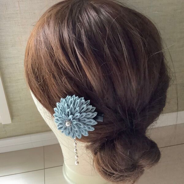 ハンドメイドつまみ細工 髪飾り ヘアクリップ 水色 ブルー グレー 浴衣髪飾り