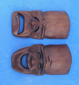 外国製木彫りの面２枚セット