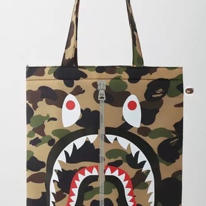 BAPE◆A BATHING APE／迷彩カモ◆ア ベイシング エイプ◆シャーク◆CAMO柄／クッショントート／サメ／トートバッグ／付録ノベルティ