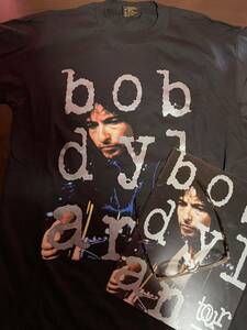 1992年　ボブディランJAPANツアーパンフレットと半袖Tシャツ 。おまけに2003マライヤキャリーJAPANツアーパンフレット。
