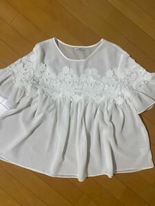 花柄シフォン刺繍ブラウス