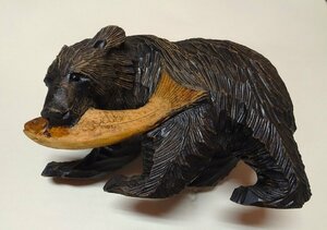 かわいい 熊の木彫り 鮭くわえてる小ぶり 大きさ約15㎝
