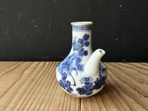  era Kyoyaki writing flat structure . go in blue and white ceramics water note small .. flower writing blue flower flower vase flower go in also 