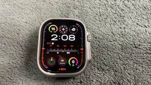 Apple Watch Ultra 2 GPS＋Cellularモデル 49mm チタニウムケースとオリーブアルパインループ S MREX3J/A