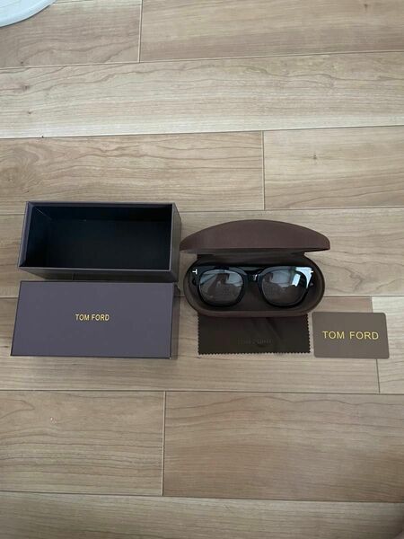 TOM FORD 伊達メガネ
