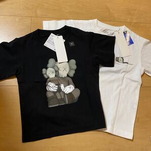 新品未使用 KAWS ユニクロ 半袖 Tシャツ 黒 白 2セット 100センチ&110センチ (12/25〜1/7は発送不可)