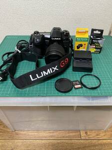 LUMIX　DC-G9レンズ付き　非常に美品です。ショット数３００未満バッテリー２個・充電器・SDカード　ストラップ付属