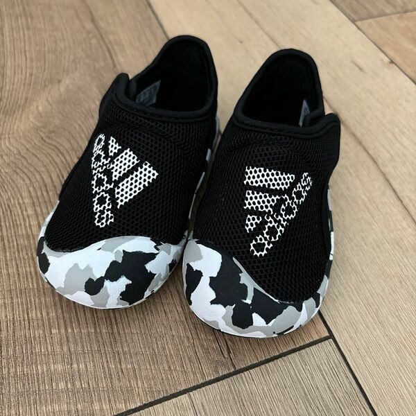 キッズ　サンダル　adidas 13cm