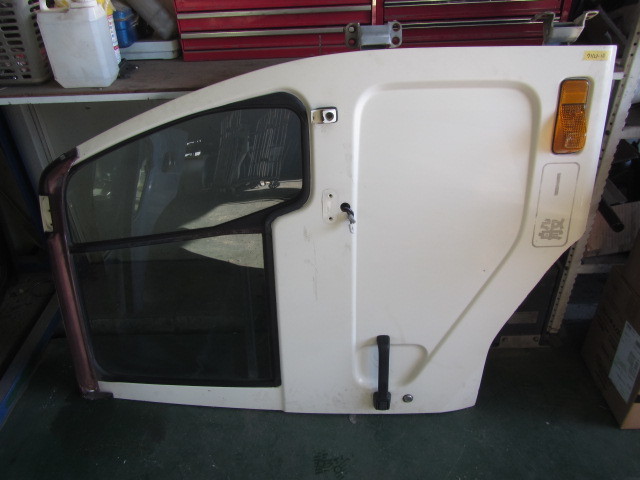 r541-84 ☆ 日産 UD トラックス コンドル ドア ヒンジ 右側 運転席側