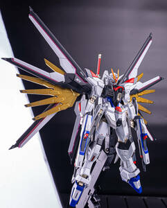 Art hand Auction HG Mighty Strike Freedom Gundam Komplett bemaltes Fertigprodukt, Charakter, Gundam, Mobiler Anzug Gundam SEED