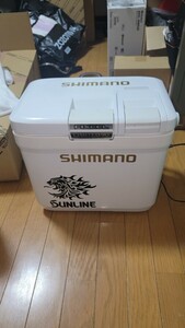 シマノ クーラーボックス フィクセル　LIMITED 9リットル