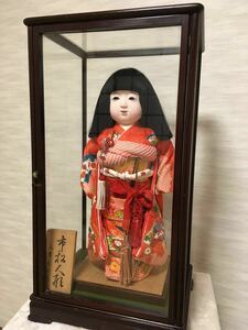 名匠 元賀章介作 正絹刺繍入扇面絞り柄衣装着用市松人形(高さ約45cm/台含む)美品&アンティークガラスケース(約30×25×56cm)