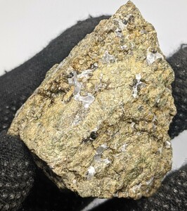 ★アンドラダイトガーネット　111g no013　国産鉱物標本 国産鉱物 原石 鉱物標本