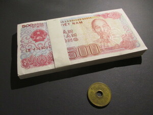  unused Vietnam present 500 Don obi .100 sheets 