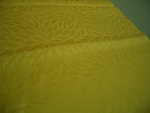 古布正絹洗い張り綸子はぎれ黄色に菊の地模様　116㎝　アンティーク昔着物リメイク古裂