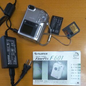 FUJIFILM　Finepix F601 デジタルカメラ