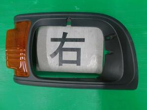  Minicab V-U42TP правый габаритный фонарь 4WD 3G83 W74 MR162538