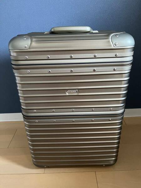 未使用　RIMOWA TOPAS TITANIUM ワインケース 10L トパーズ チタニウム 　TSAロック リモワ