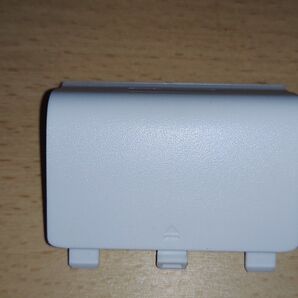 Xbox コントローラー用 電池ボックスのふた 白