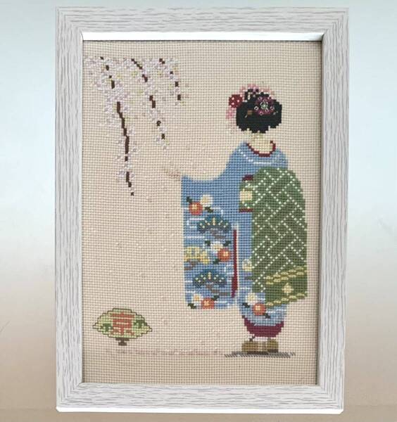 クロスステッチ ハンドメイド クロスステッチ刺繍完成品 舞妓さん 舞妓 しだれ桜 Japan 日本 京都 着物 和のインテリア 刺繍 京